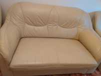 Canapea extensibila  din piele  plus două fotolii din piele