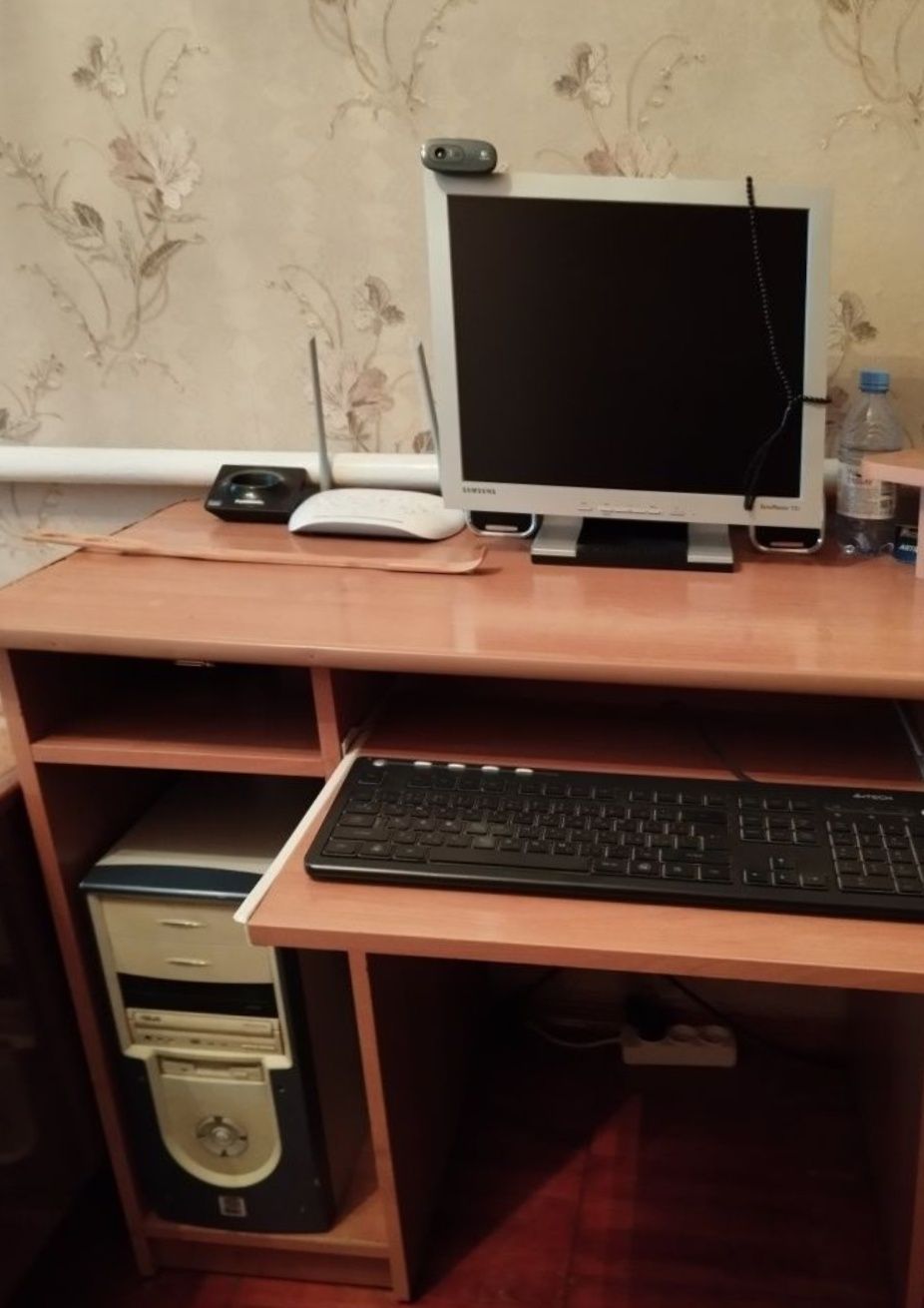 Компьютер Samsung + стол