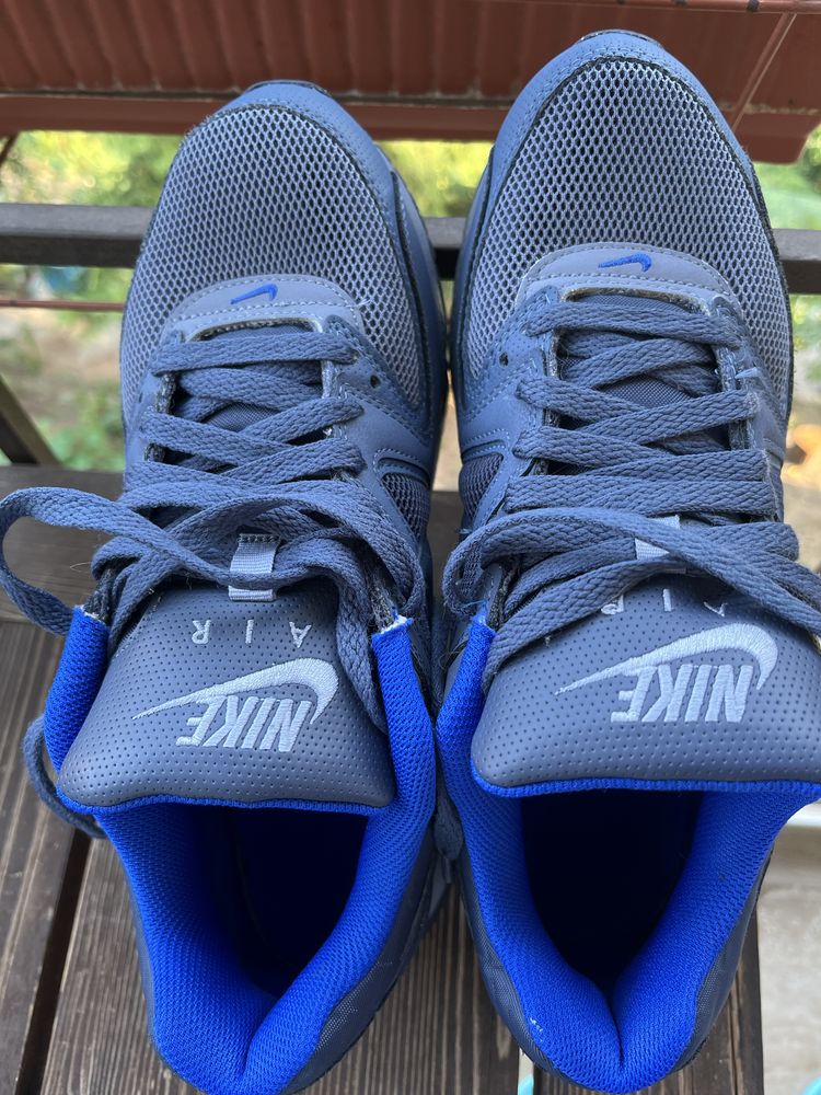 Nike Air Max Command