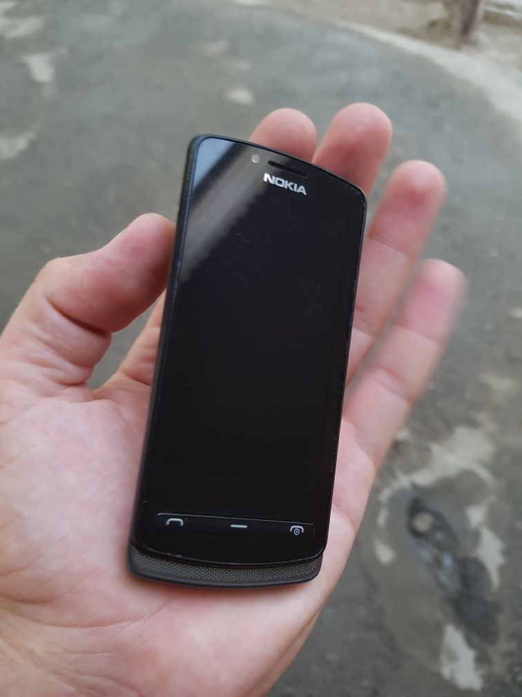 Nokia 700 sotladi