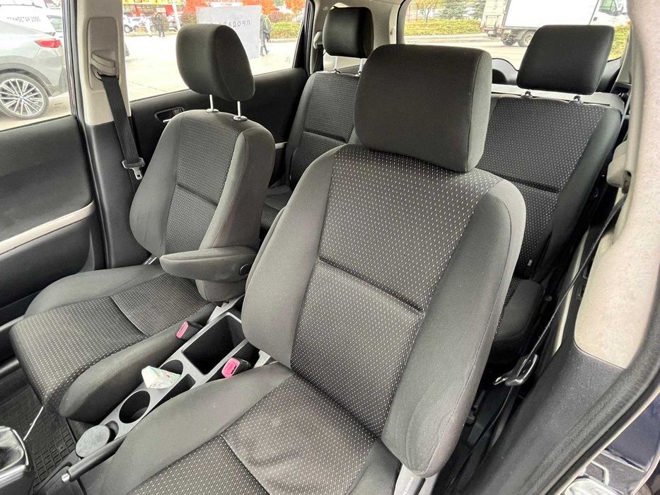 Toyota Corolla Verso 2.2 D-4D - обслужвана, винетка до 2026 г.!