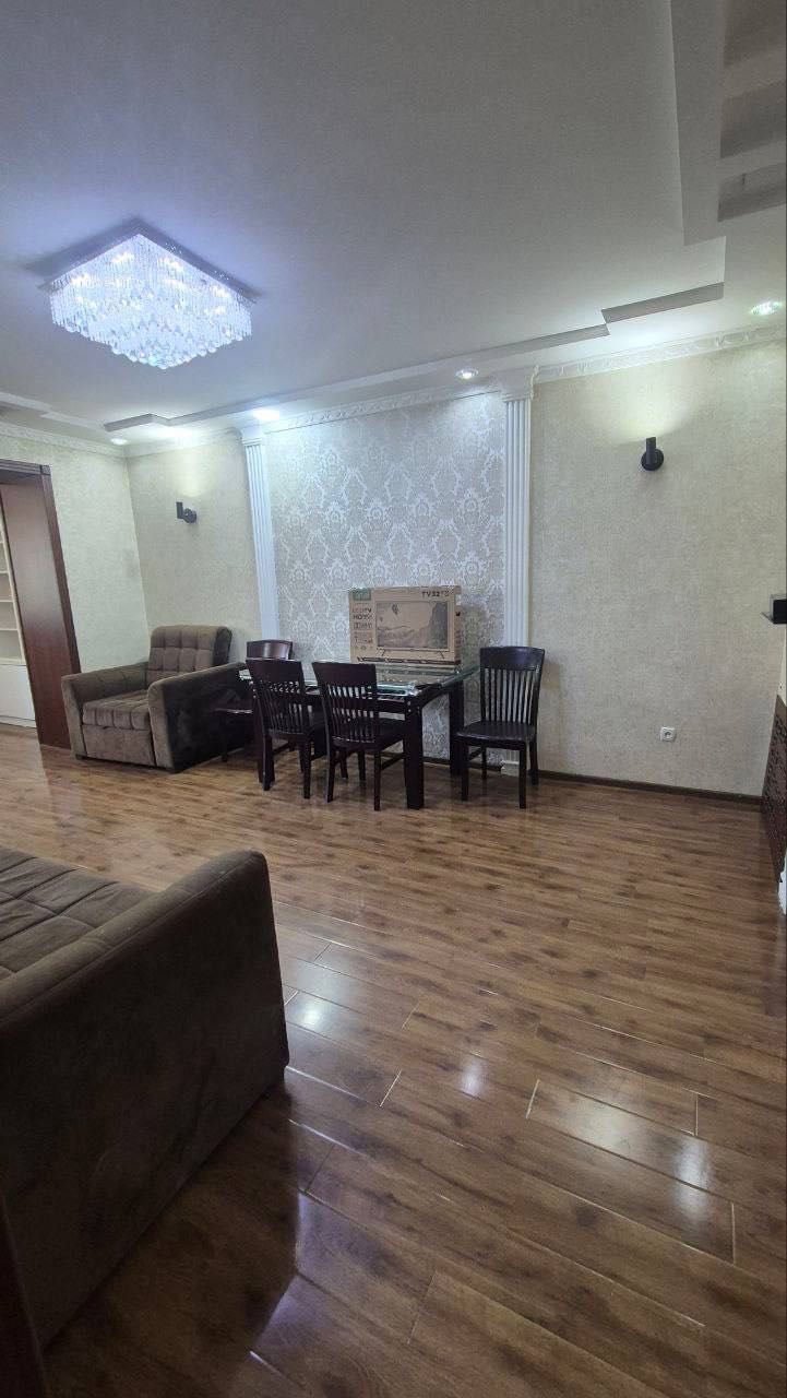 Продается 3 комнатная квартира ремонт м-в Эльбек Эко Парк