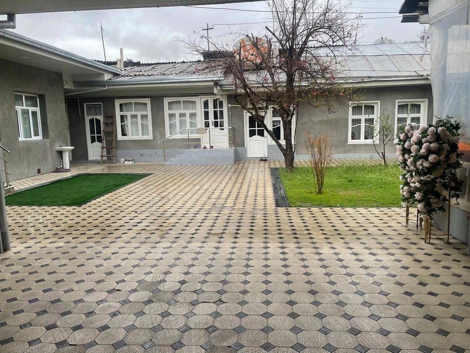 Sagbon oq machitan otganda maxalada 4.2 sotu uglovoy 20 fasad 8 xona