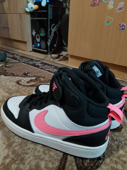 Дамски кецове Nike  Borough