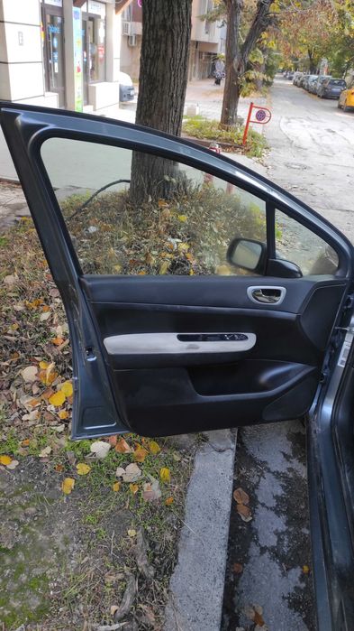 Продавам автомобил Peugeot 307