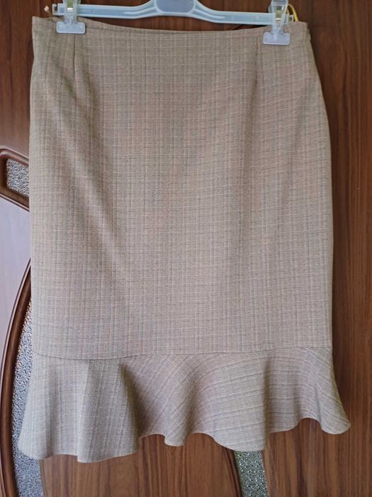 Costum cu fusta si pantaloni