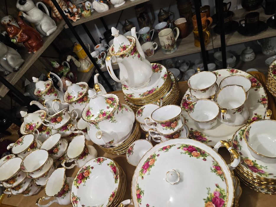 140 части !Royal Albert – Old Country Roses!
140 части  24K позлата !