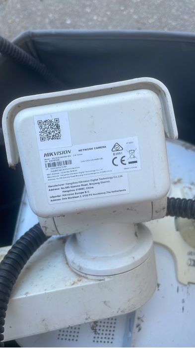 2 Camere rotative si 4 fixe