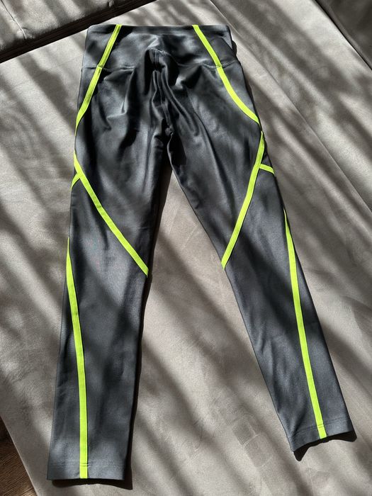 Спортен дамски клин Under Armour