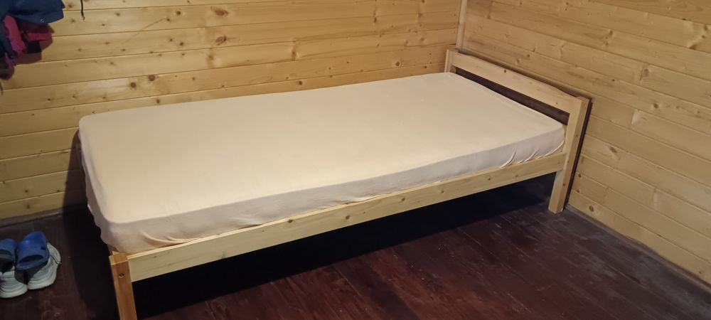 Pat o persoana lemn, cu saltea