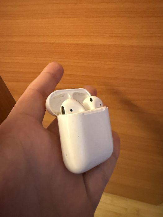 Casti Apple Airpods 2 cu o casca defecta