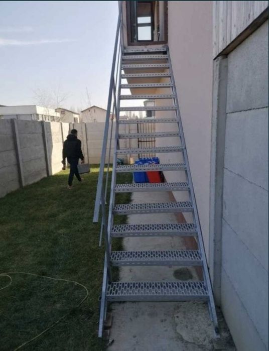Vând scarii metalice zincate exterioare și pentru incendii , platforme