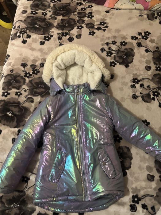 Vand geaca pentru fetite de 10-9 ani