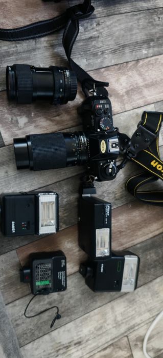 Camera nikon F-301 vintage împreună cu accesorii