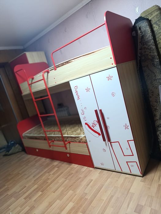 Детская двухъярусная кровать срочно вывоз сами