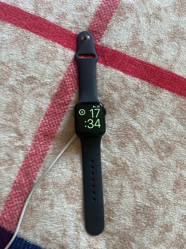 Продам Apple Whatch SE