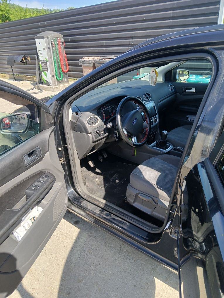 Vând Ford focus 2