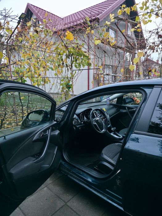 Opel Astra J Berlina 1.6 benzina