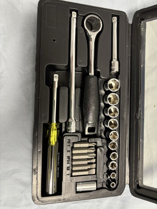 Trusa chei tubulare si biti Stanley