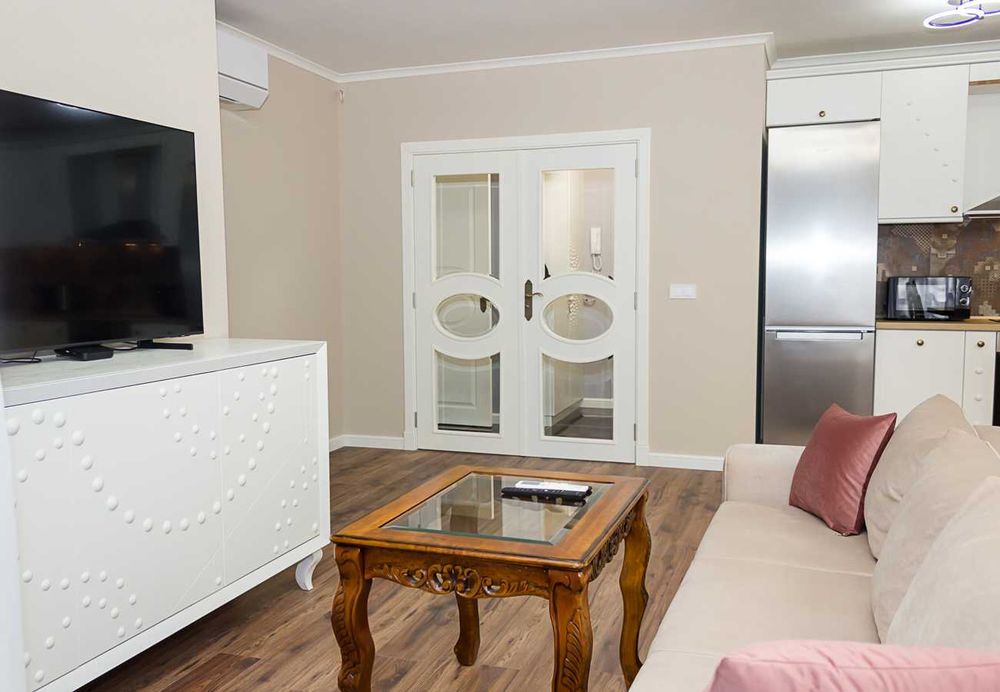 Дава се под наем Тристаен апартамент в Варна, Чайка - 93 кв.м за 1100 € - Снимка #1