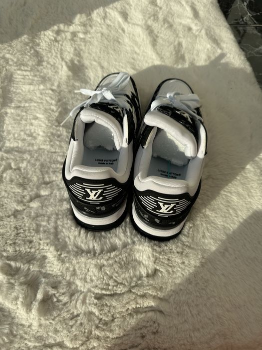 Louis Vuitton trainers cu cutie