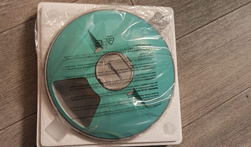 Hrănitor automat pentru câini și pisici