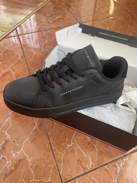 Snekers Tommy Hilfiger 42 noi  barbati