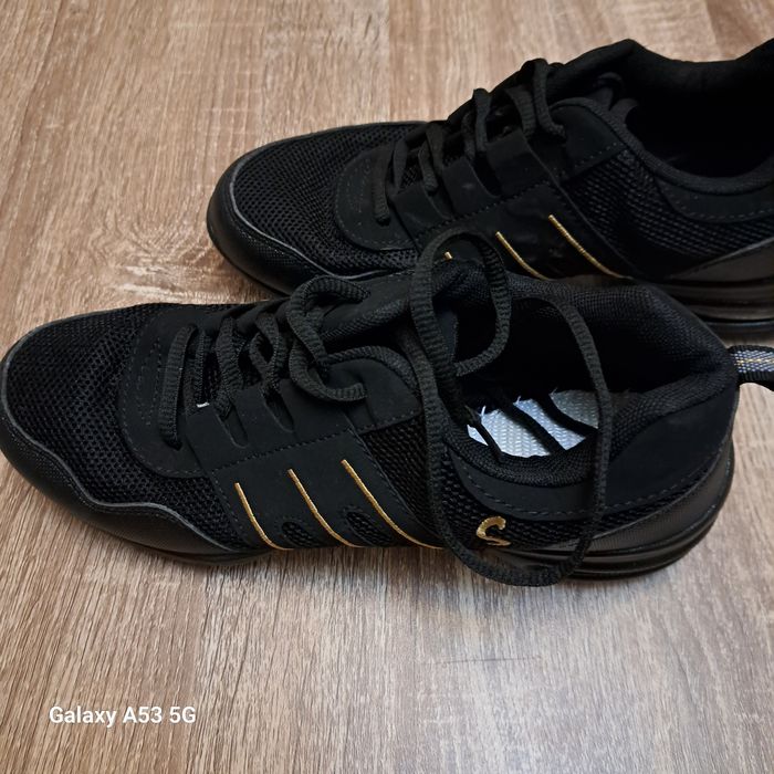 Продавам обувки за танци