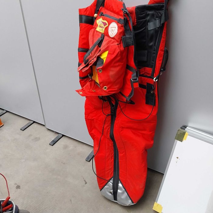 НАЙ ДОБРАТА ОФЕРТА Charly Затворена СБРУЯ + Парашут за парапланер