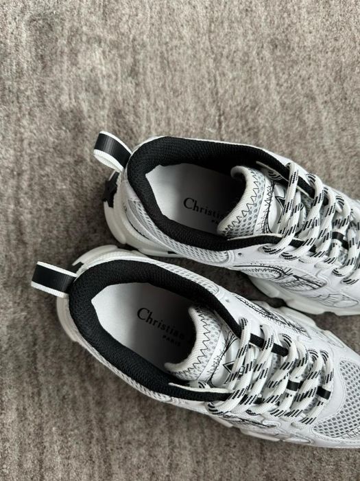 Adidasi DIOR mărimea 38