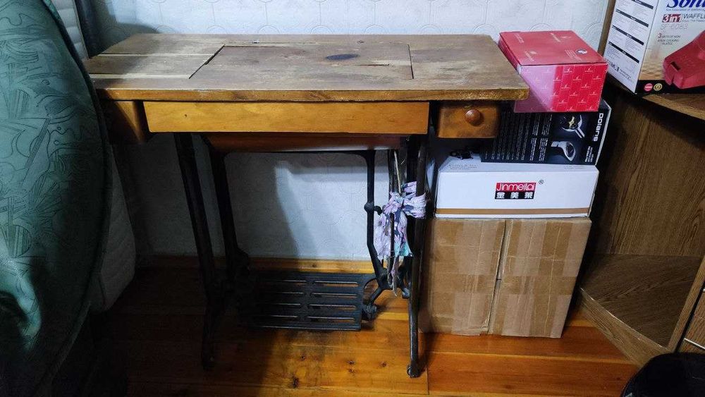 Продается Швейная машинка