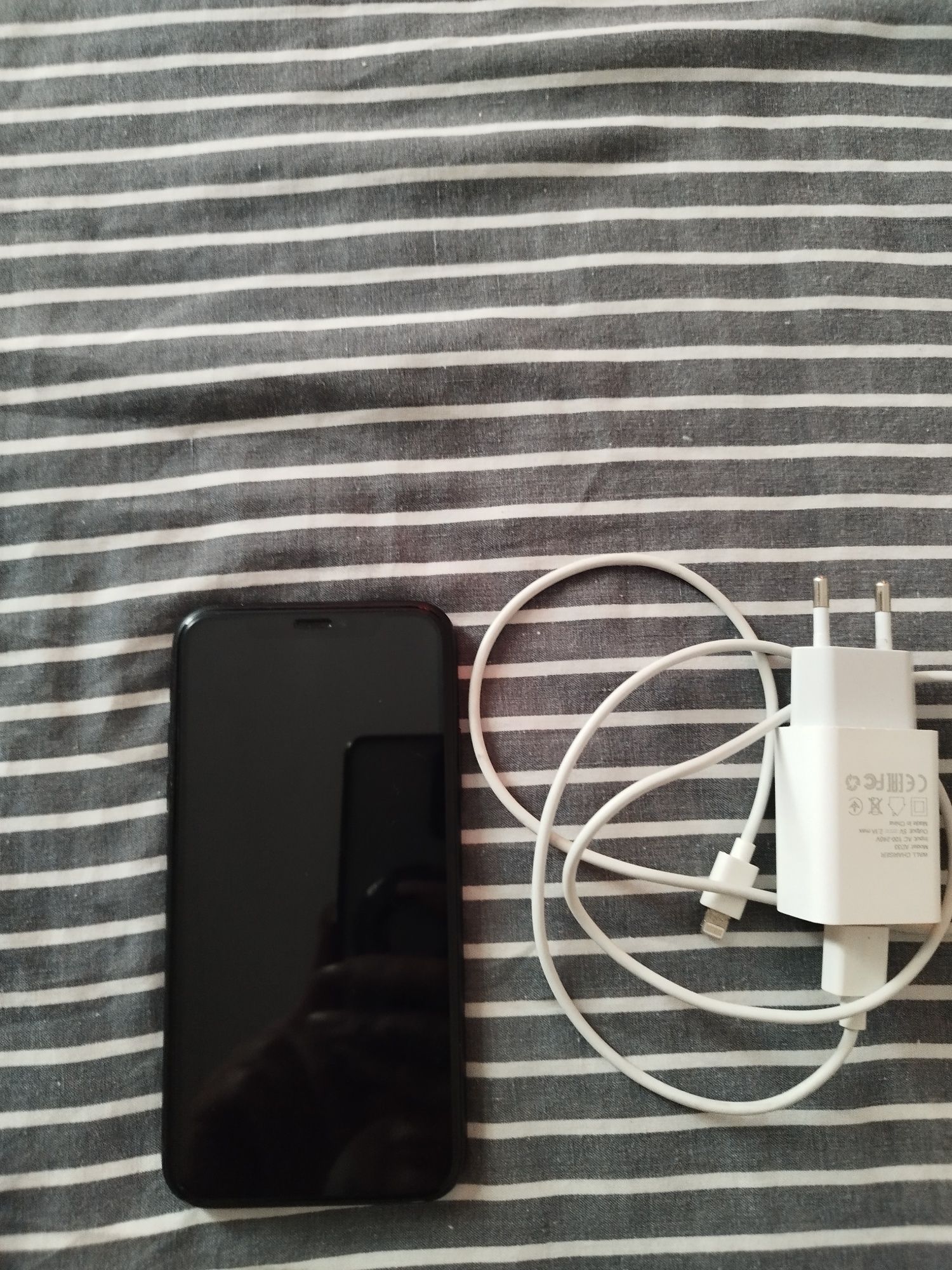 iPhone xr 64gb..