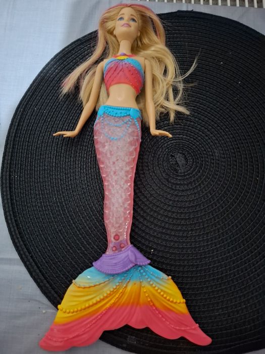 Barbie Sirenă interactiva luminează si canta