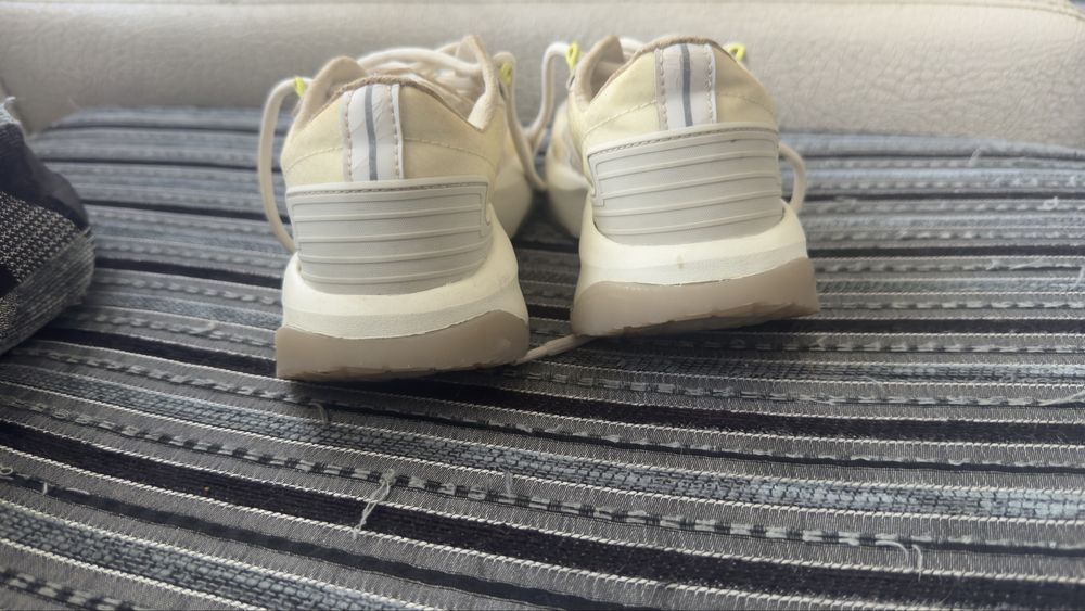 Детски спортни обувки ЗАРА и Найк