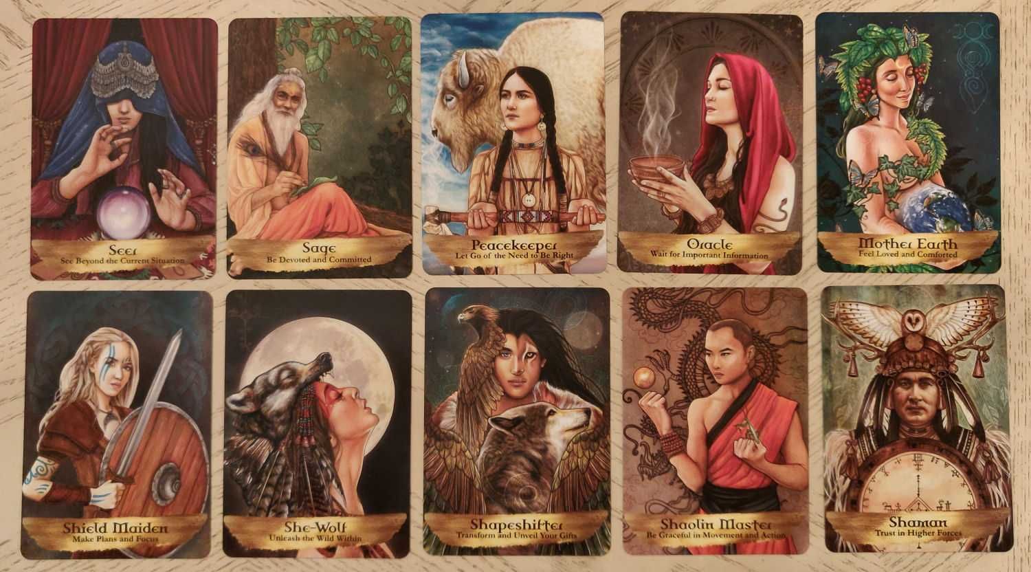 Таро: Everyday Witch Tarot & Oracle & Angels and Ancestors Oracle