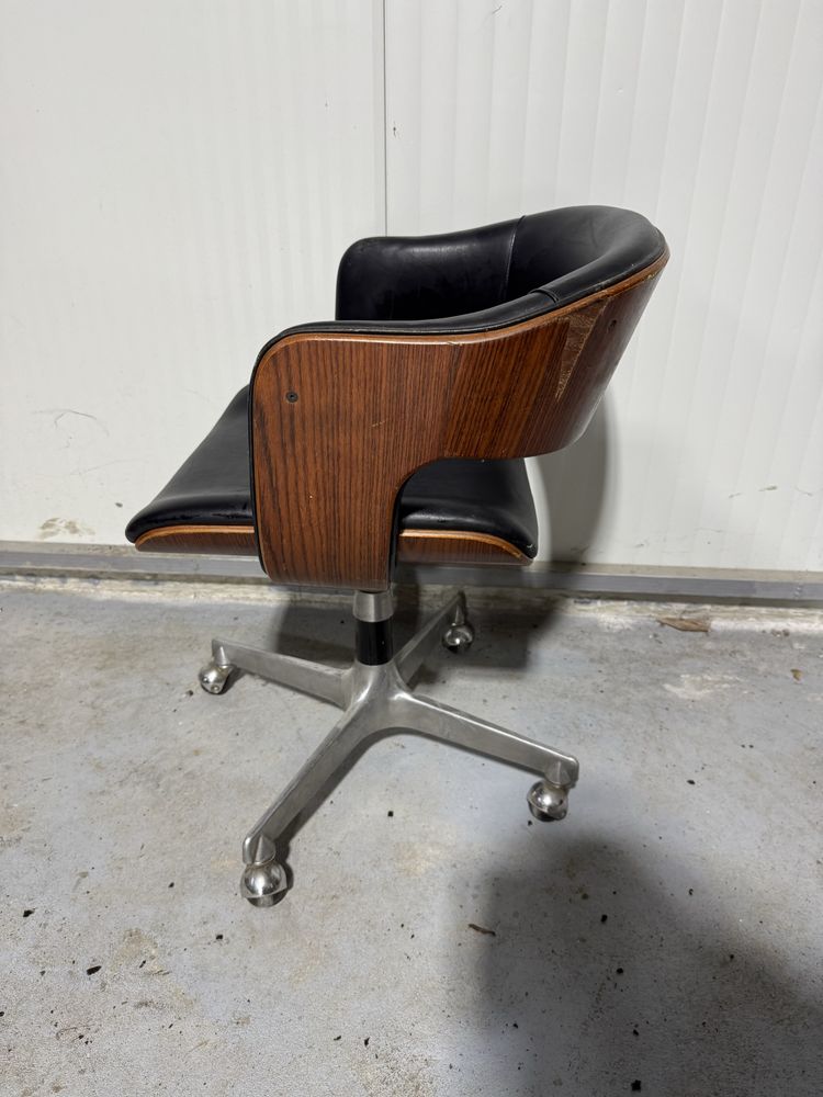 Scaun de birou, designer britanic Martin Grierson