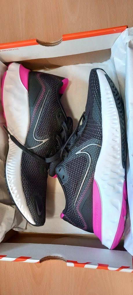 Маратонки NIKE RENEW 41/42