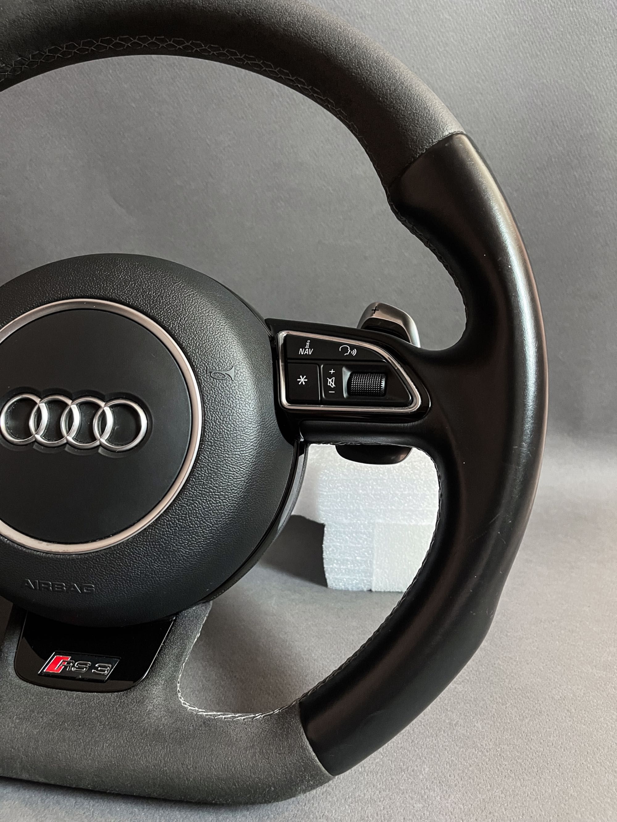 Audi RS3 8V Flat Bottom Волан Алкантара ( Оригинален )