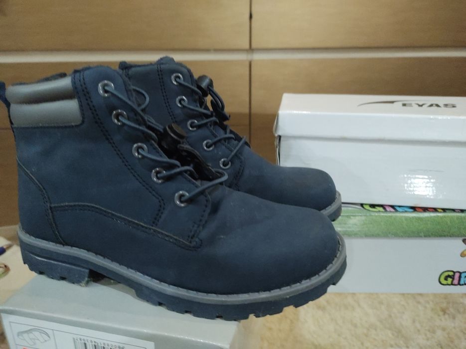 Продавам боти 33 размер