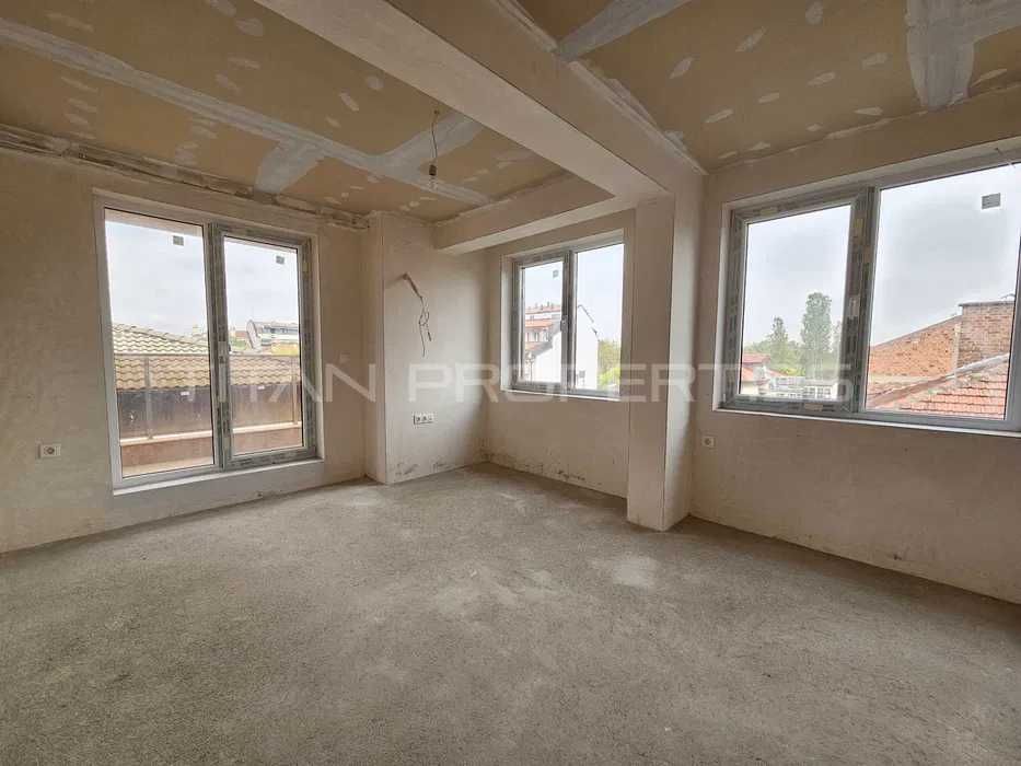 Продава се Тристаен апартамент в Пловдив, Кючук Париж - 139 кв.м за 1295 €/кв.м - Снимка #2