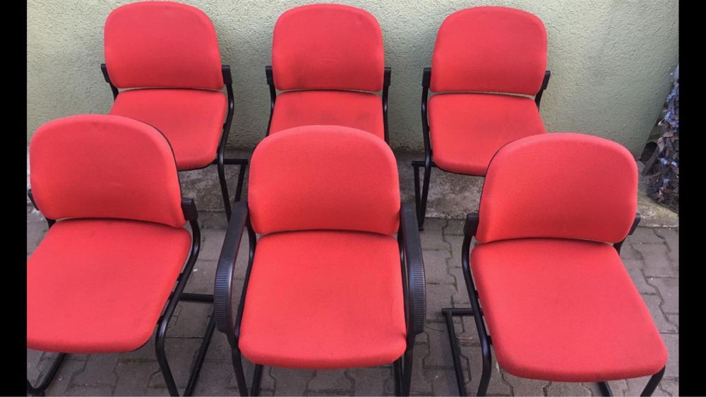 Scaune cu cadru metalic