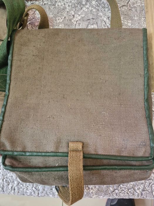 Продават се стари военни принадлежности