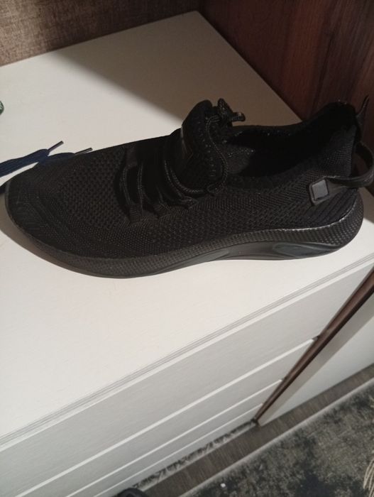 Продается обувь.