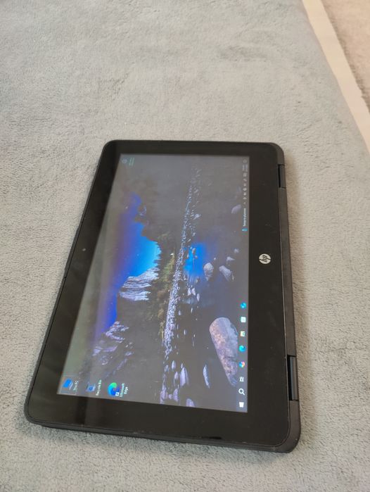 Laptop 2 in 1 HP i5 cu touchscreen tableta cu Windows 10