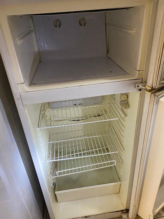 Vând: Aragaz, Frigider-Artic , Mașină-spălat rufe, cuptor-microunde