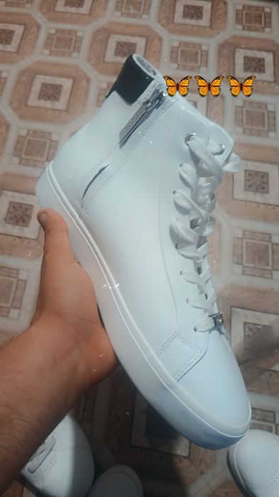 Adidași originali noi nouți de vânzare