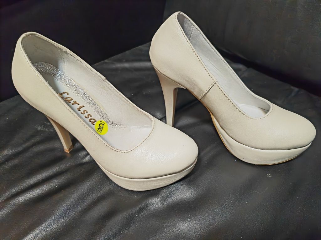 Pantofi de piele alb sidefiu