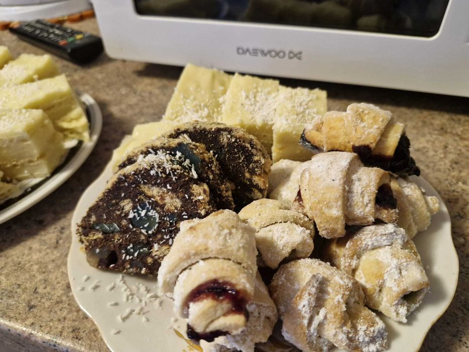 Diferite prăjituri de casa %