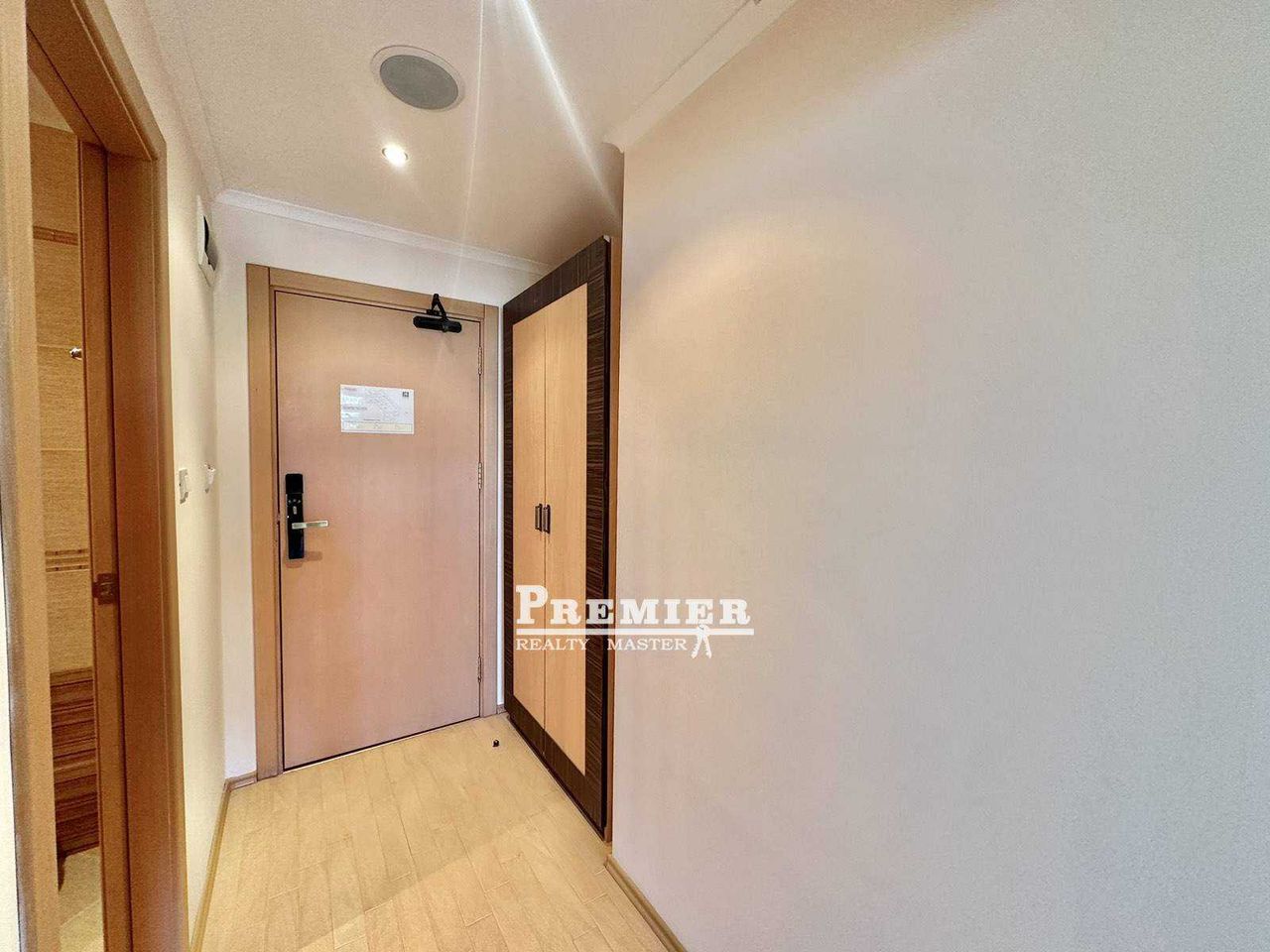 Продава се Едностаен апартамент в к.к. Слънчев бряг - 51 кв.м за 971 €/кв.м - Снимка #2