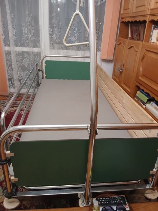 Vand pat de spital pentru un bolnav nedeplasabil.asabil